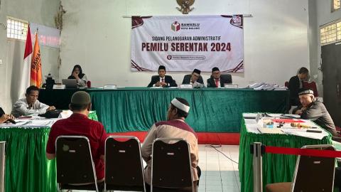 Suasana persidangan pelanggaran administratif Pemilu Serentak 2024 kemarin (21/03) di Kantor Bawaslu Kota Malang.