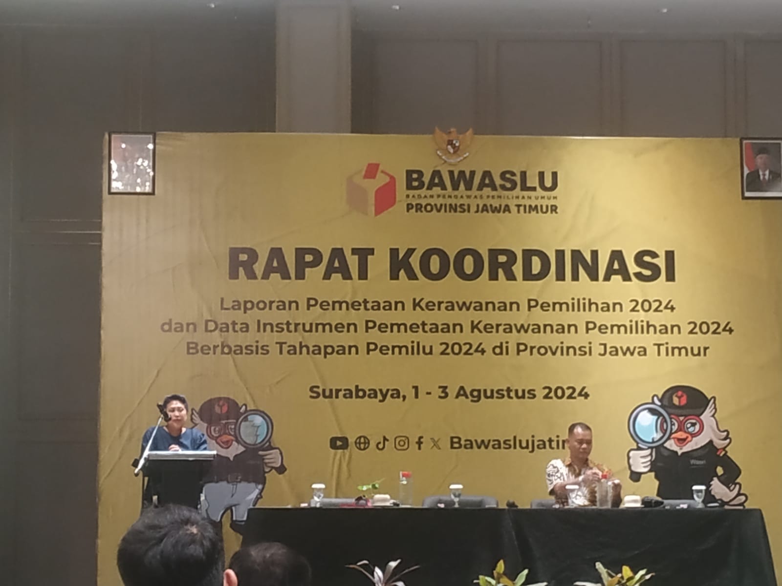 Eka Rahmawati, Anggota Bawaslu Provinsi Jatim memberikan arahan dalam Rapat Evaluasi Laporan Pemetaan Kerawanan Pemilihan 2024 hari ini (02/08).