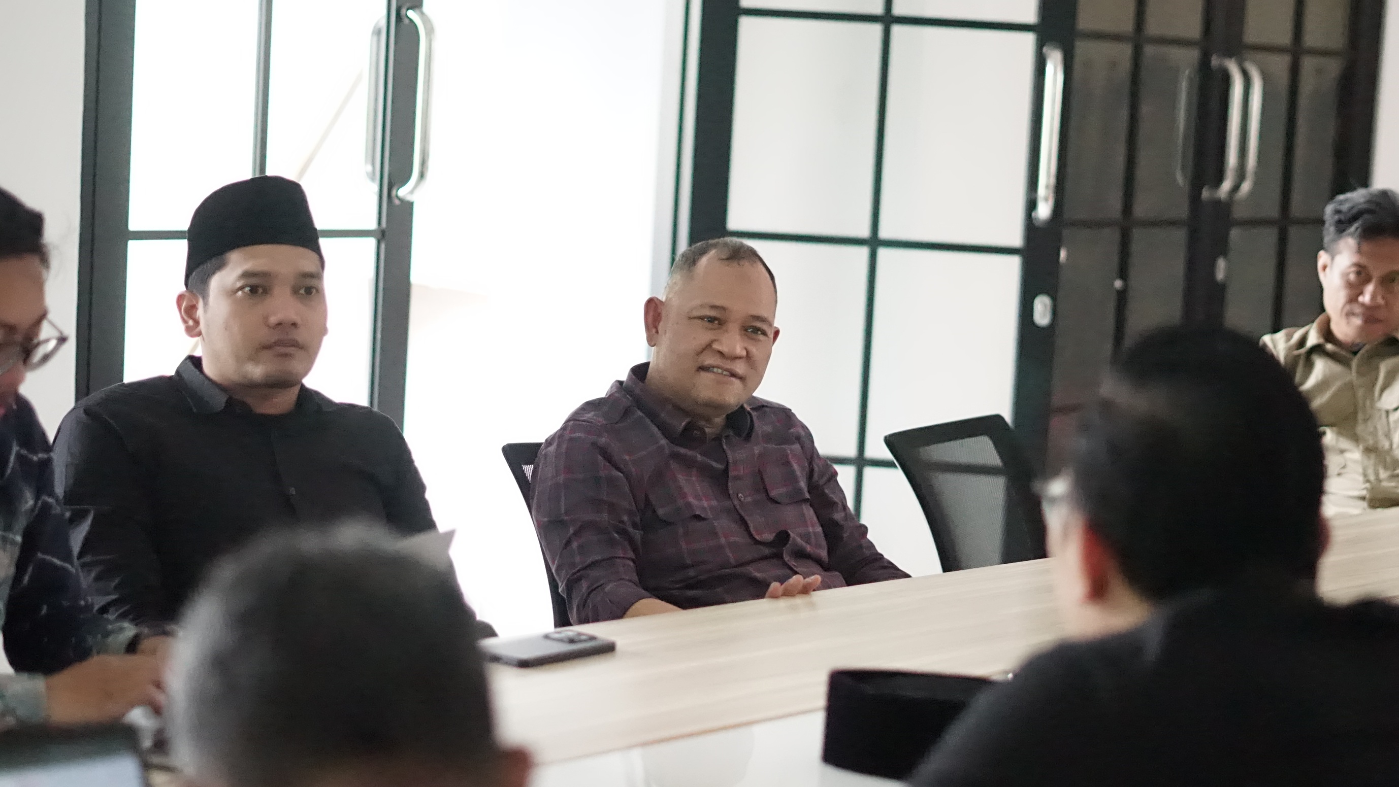 Pimpinan Bawaslu RI, Totok Hariyono, melakukan kunjungan ke Bawaslu Kota Malang dalam rangka penguatan koordinasi dan konsolidasi kelembagaan.