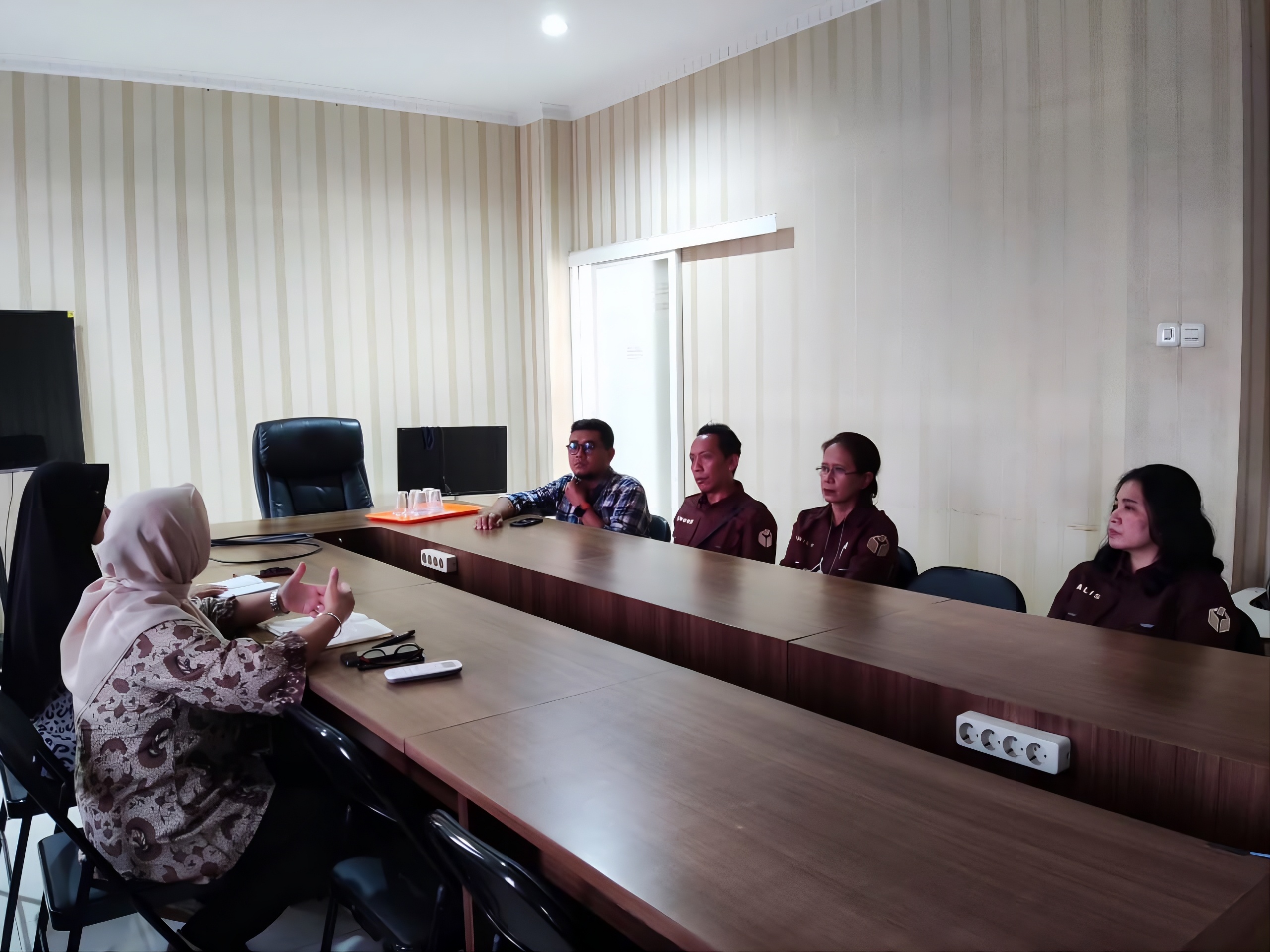 KOLABORASI Pembahasan ruang lingkup kerja sama yang aplikatif dan berkelanjutan untuk mendukung penguatan demokrasi.
