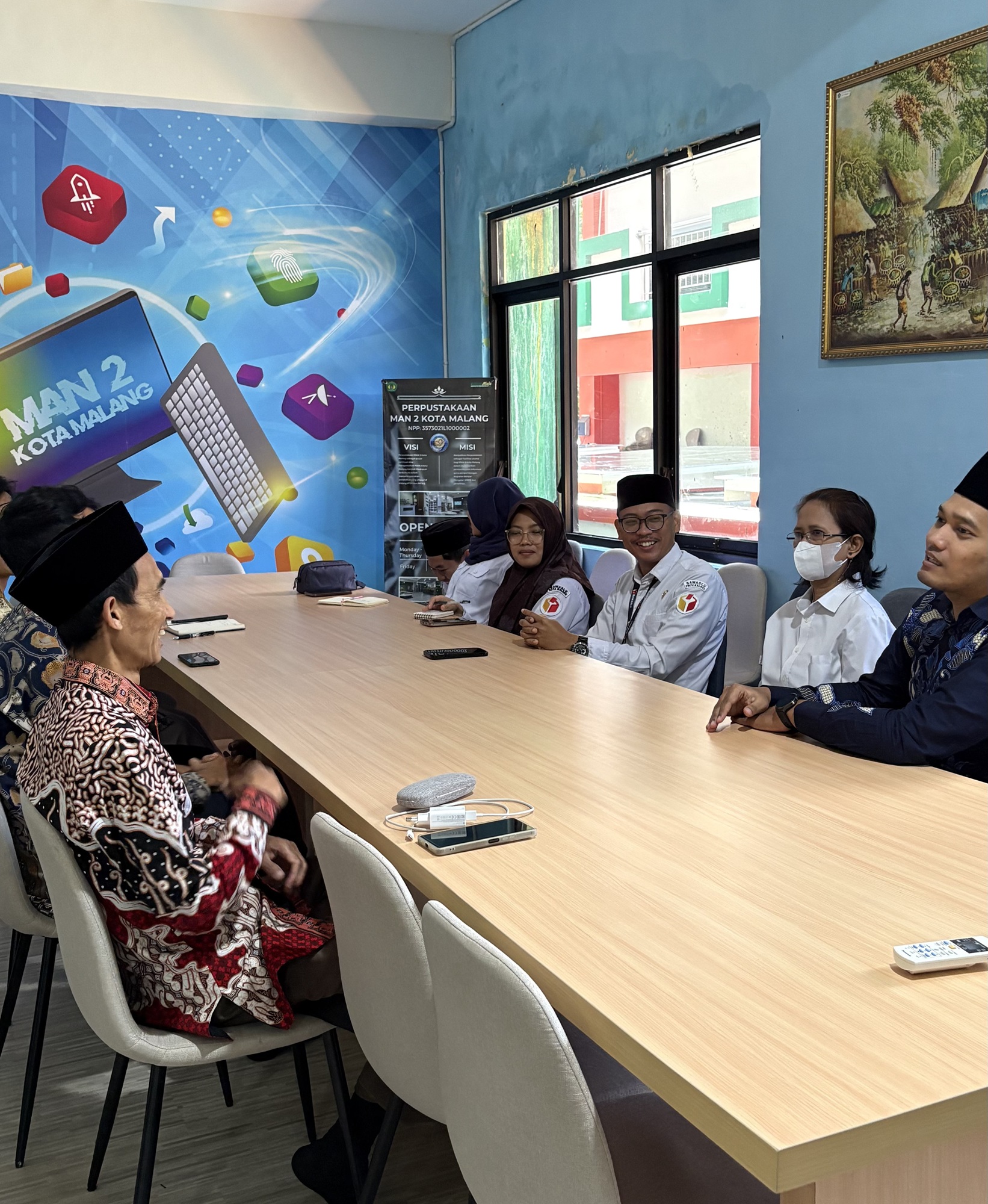 AUDIENSI Ketua dan jajaran Bawaslu Kota Malang melaksanakan audiensi bersama MAN 2 Kota Malang guna membangun kolaborasi edukasi kepemiluan serta mendorong penguatan partisipasi pengawasan di lingkungan pelajar.