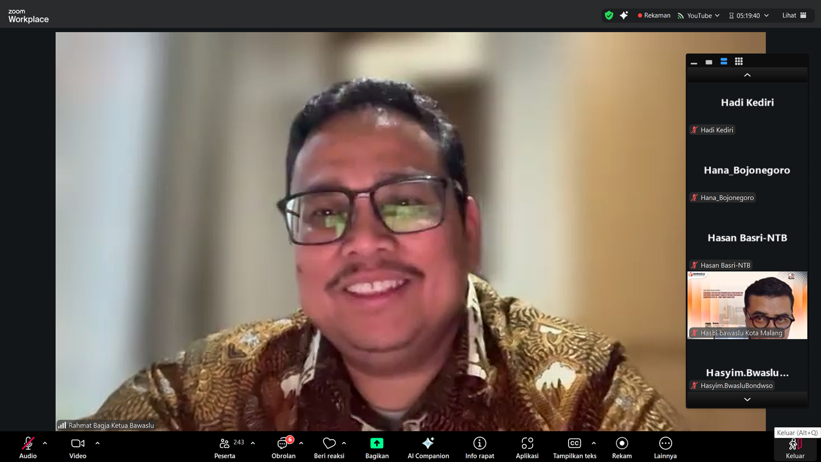 RESMI Ketua Bawaslu RI, Rahmat Bagja, menyampaikan sambutan sekaligus membuka peluncuran buku “Kebijakan Strategis dan Program Divisi Pencegahan dan Partisipasi Masyarakat” Bawaslu se-Jawa Timur yang digelar secara daring.