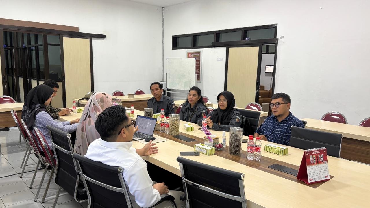 SINERGI Bawaslu Kota Malang melaksanakan audiensi bersama Universitas Muhammadiyah Malang (UMM) dalam rangka penguatan kerja sama strategis di bidang pendidikan demokrasi, pengawasan partisipatif, serta pengembangan program akademik berbasis kepemiluan.