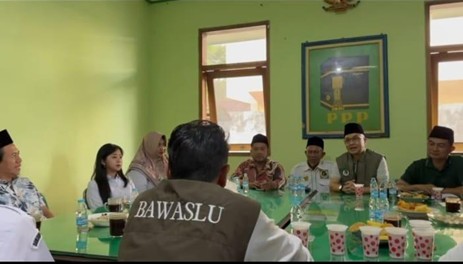 KONSOLIDASI Anggota Bawaslu Kota Malang dan jajaran PPP Kota Malang mengikuti forum Konsolidasi Demokrasi di Kantor PPP Kota Malang, Rabu (4/2/2026), sebagai ruang komunikasi dan penguatan kemitraan menuju pengawasan Pemilu yang berintegritas.