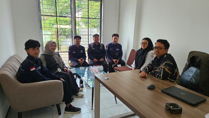 KOLABORASI Bawaslu Kota Malang bersama mahasiswa UNIRA Malang memperkuat ruang diskusi kepemiluan sebagai upaya meningkatkan literasi politik serta mendorong keterlibatan aktif generasi muda dalam proses demokrasi.