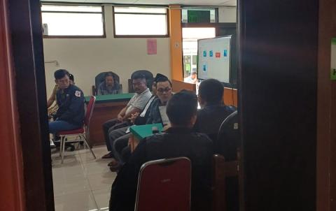 Hamdan Akbar Safara dalam Sidang Pertama Kasus Pelanggaran Pidana Pemilu di Pengadilan Negeri Malang