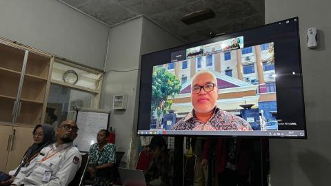 HADIR SECARA DARING: Pakar Hukum Prof. (ACU) Dr. Aan Eko Widiarto, S.H hadir secara daring menggunakan Zoom saat memberikan pandangannya dalam musyawarah terbuka kali ini (27/06).