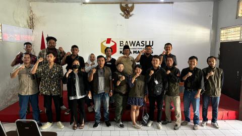 M. Hasbi Ash Shiddiqy dan Iwan Sunaryo, Anggota Bawaslu Kota Malang gelar Rapat Koordinasi bersama Panwaslu se-Kecamatan Klojen.