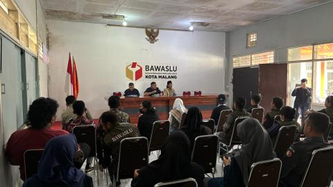 KONDUSIF: Suasana pelaksanaan Rapat Koordinasi di Kantor Bawaslu Kota Malang.