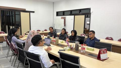 SINERGI Bawaslu Kota Malang melaksanakan audiensi bersama Universitas Muhammadiyah Malang (UMM) dalam rangka penguatan kerja sama strategis di bidang pendidikan demokrasi, pengawasan partisipatif, serta pengembangan program akademik berbasis kepemiluan.