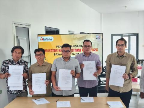 Seluruh Jajaran Pimpinan Bawaslu Kota Malang menandatangani IKU 2026 siang tadi (12/08).