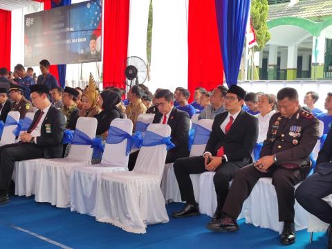 SINERGI Bawaslu Kota Malang menghadiri kegiatan penyerahan remisi dalam rangka HUT ke-81 Kemerdekaan Republik Indonesia di Lapas Kelas I Malang, Senin (17/8/2026), bersama unsur pemerintah dan pemangku kepentingan di Kota Malang.