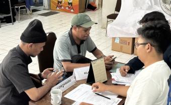 Calon Panwascam Bawaslu Kota Malang sedang melakukan pendaftaran dan verifikasi berkas administrasi hari ini (06/05).