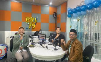 M. Arifudin (dua dari kanan) bersama Ali Akbar, Anggota KPU Kota Malang menjadi Pengisi dalam Podcast Pro 1 RRI Malang hari ini (06/09).