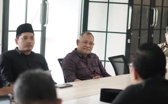 Pimpinan Bawaslu RI, Totok Hariyono, melakukan kunjungan ke Bawaslu Kota Malang dalam rangka penguatan koordinasi dan konsolidasi kelembagaan.