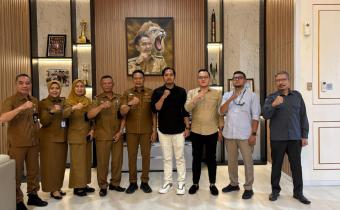 SINERGI Bawaslu Kota Malang bersama Pemerintah Kota Malang menunjukkan komitmen kolaborasi dalam penguatan demokrasi melalui rapat koordinasi di Balaikota, sebagai langkah strategis mendukung pengawasan partisipatif dan peningkatan literasi demokrasi masyarakat.