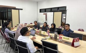SINERGI Bawaslu Kota Malang melaksanakan audiensi bersama Universitas Muhammadiyah Malang (UMM) dalam rangka penguatan kerja sama strategis di bidang pendidikan demokrasi, pengawasan partisipatif, serta pengembangan program akademik berbasis kepemiluan.