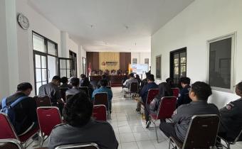 KOORDINASI Jajaran Bawaslu Kota Malang beserta Peserta P2P Tahun 2026 mengikuti rapat persiapan Program Pendidikan Pengawas Partisipatif (P2P) Tahun 2026 guna menyamakan persepsi dan memantapkan kesiapan pelaksanaan program yang akan digelar pada Oktober 2026.