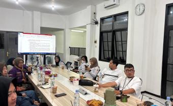 KOORDINASI Bawaslu Kota Malang bersama Kwarcab Kota Malang membahas persiapan kepengurusan Saka Adhyasta Pemilu.