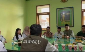 KONSOLIDASI Anggota Bawaslu Kota Malang dan jajaran PPP Kota Malang mengikuti forum Konsolidasi Demokrasi di Kantor PPP Kota Malang, Rabu (4/2/2026), sebagai ruang komunikasi dan penguatan kemitraan menuju pengawasan Pemilu yang berintegritas.