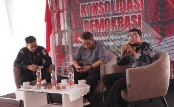 TRANSFORMASI Anggota Bawaslu Kota Malang, Mohammad Hasbi Ash Shiddiqy, menyampaikan pentingnya penguatan dukungan teknis dan inovasi kelembagaan dalam mendorong pengawasan Pemilu yang preventif, sistemik, serta berbasis data.