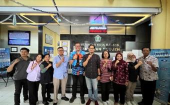 SINERGI Bawaslu Kota Malang bersama jajaran Kecamatan Klojen memperkuat kolaborasi dalam meningkatkan partisipasi publik dalam pengawasan Pemilu, mulai dari pengawasan data pemilih, edukasi netralitas ASN, hingga perluasan sosialisasi pengawasan ke ruang-ruang kegiatan masyarakat.