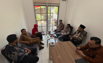 SINERGI Ketua dan Anggota Bawaslu Kota Malang berdiskusi bersama Wakil Wali Kota Malang dan Ketua DPRD Kota Malang dalam Konsolidasi Demokrasi bertema “Pemilu Demokratis dan Pentingnya Integritas Penyelenggara”.