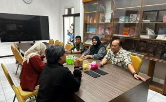 SINERGI Bawaslu Kota Malang dan KPU Kota Malang memperkuat koordinasi serta keseragaman pemahaman regulasi sebagai bagian dari upaya mewujudkan penyelenggaraan Pemilu yang transparan, akuntabel, dan berkepastian hukum.
