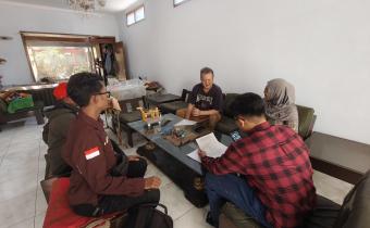 VERIFIKASI Bawaslu Kota Malang bersama KPU Kota Malang melakukan penelitian dan pencocokan data secara langsung dengan warga dalam pelaksanaan Pencocokan dan Penelitian Terbatas (Coktas) di wilayah Kota Malang.