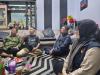 SOSIALISASI Divisi Pencegahan Bawaslu Kota Malang berdialog bersama Ketua RW 3 dan para Ketua RT di wilayah RW 3 Kelurahan Kebonsari, Sabtu (19/9/2026), untuk menyosialisasikan rencana pelaksanaan Uji Petik PDPB sekaligus memperkuat koordinasi pengawasan data pemilih di tingkat lingkungan.
